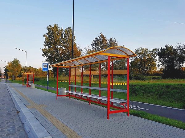 Inteligentne wiaty przystankowe (smart city) – przyszłość transportu publicznego